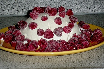 Joghurtbombe mit Honigso&szlig;e