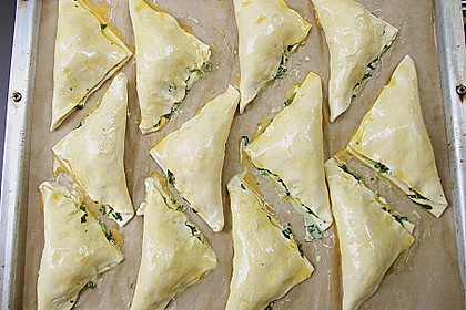 Bl&auml;tterteig - Dreicke mit Spinat und Feta 1