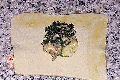 Bl&auml;tterteig - Dreicke mit Spinat und Feta 5