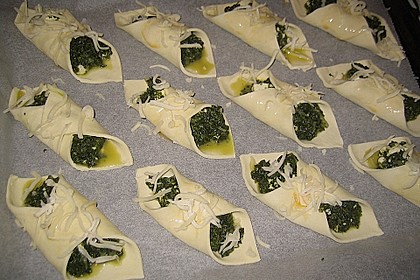 Bl&auml;tterteig - Dreicke mit Spinat und Feta 8