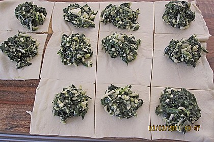 Bl&auml;tterteig - Dreicke mit Spinat und Feta 11