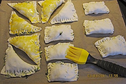 Bl&auml;tterteig - Dreicke mit Spinat und Feta 12