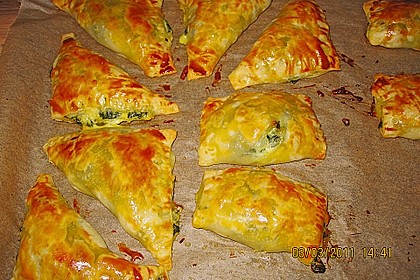 Bl&auml;tterteig - Dreicke mit Spinat und Feta 13
