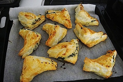 Bl&auml;tterteig - Dreicke mit Spinat und Feta 18