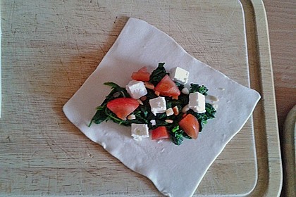 Bl&auml;tterteig - Dreicke mit Spinat und Feta 19