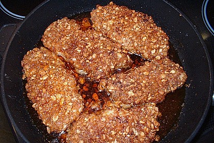 H&uuml;hnerbrust mit ger&ouml;steten Erdn&uuml;ssen