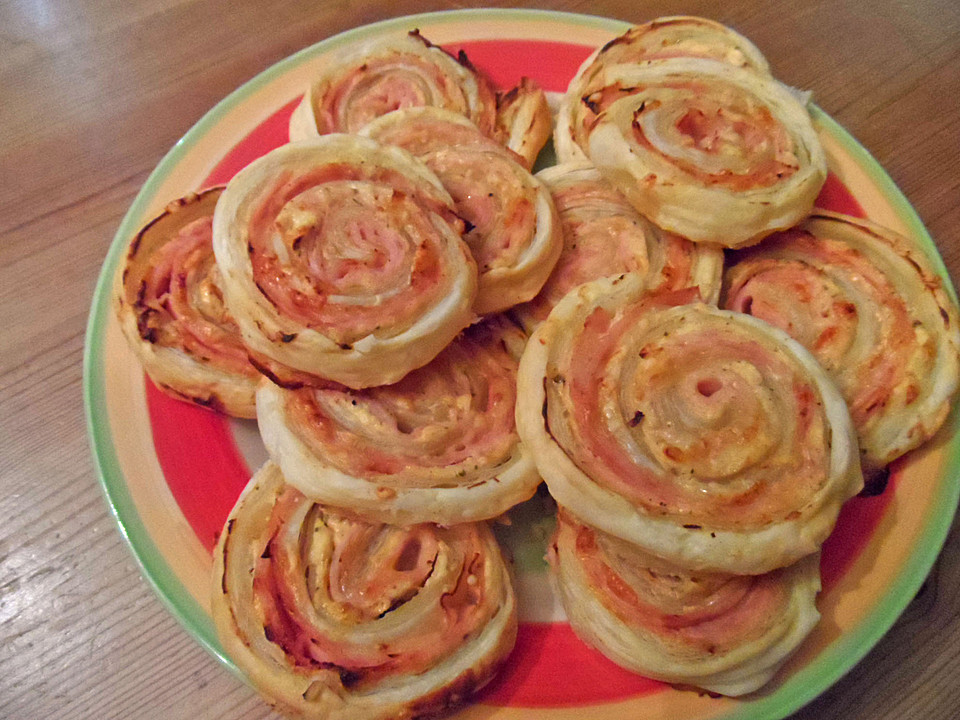 Mini Schnecken Aus Blätterteig Mit Käse Und Schinken — Rezepte Suchen