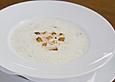 B&auml;rlauchcremesuppe mit Cro&ucirc;tons und gebratener Chorizo