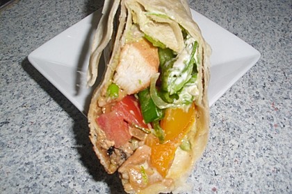 Chicken Wrap mit Gemüse, Guacamole und Crème fraîche 34