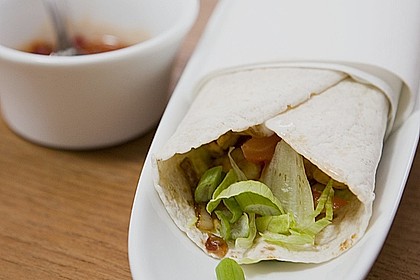 Chicken Wrap mit Gemüse, Guacamole und Crème fraîche 5