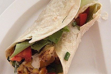Chicken Wrap mit Gemüse, Guacamole und Crème fraîche 12