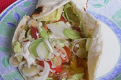 Chicken Wrap mit Gemüse, Guacamole und Crème fraîche 27