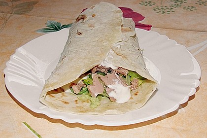 Chicken Wrap mit Gemüse, Guacamole und Crème fraîche 30