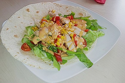 Chicken Wrap mit Gemüse, Guacamole und Crème fraîche 20