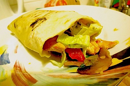 Chicken Wrap mit Gemüse, Guacamole und Crème fraîche 32