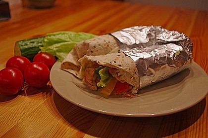 Chicken Wrap mit Gemüse, Guacamole und Crème fraîche 17