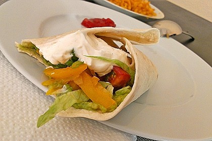 Chicken Wrap mit Gemüse, Guacamole und Crème fraîche 29