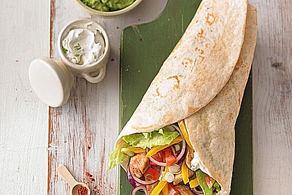 Chicken Wrap mit Gemüse, Guacamole und Crème fraîche