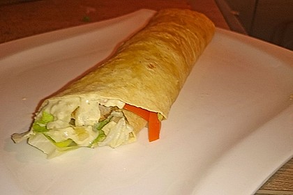 Chicken Wrap mit Gemüse, Guacamole und Crème fraîche 33