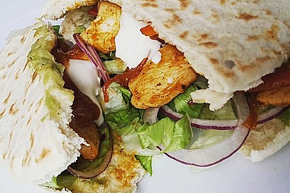 Chicken Wrap mit Gemüse, Guacamole und Crème fraîche 1