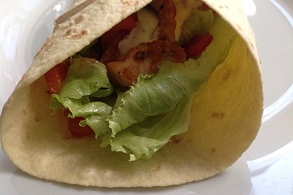 Chicken Wrap mit Gemüse, Guacamole und Crème fraîche 9