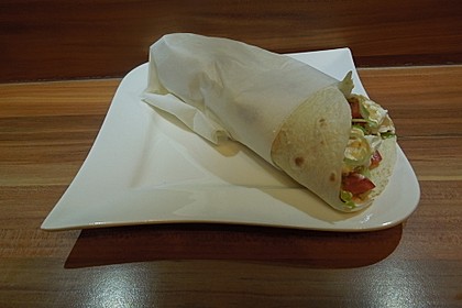 Chicken Wrap mit Gemüse, Guacamole und Crème fraîche 13