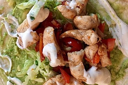 Chicken Wrap mit Gemüse, Guacamole und Crème fraîche 21