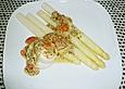 Schollenr&ouml;llchen mit Kurkuma - Tomatensauce an wei&szlig;em Spargel