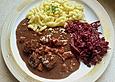 Mariniertes Rehgulasch mit Cassis