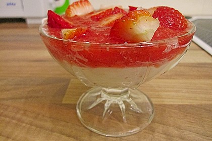 Quark - Creme mit  Mascarpone und Erdbeermus 3