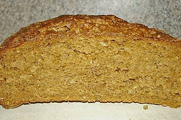 Herzhaftes Malzbrot aus Sauerteig mit verschiedenen Samen und Körnern