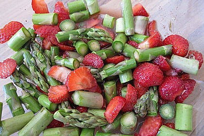Marinierter Spargel - Erdbeer - Salat 8