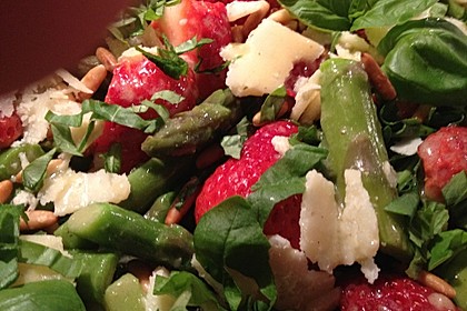 Marinierter Spargel - Erdbeer - Salat 18
