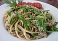 Spaghetti in Sardinen - Knoblauch - So&szlig;e mit Rucola