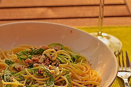 Spaghetti in Sardinen - Knoblauch - So&szlig;e mit Rucola 2