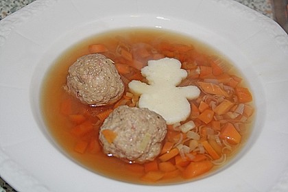 Klare Wildsuppe mit Fleischkl&ouml;&szlig;chen