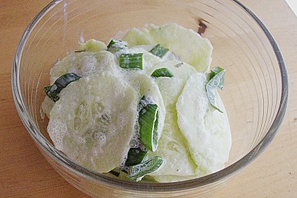 Gurkensalat mit Fr&uuml;hlingszwiebel 1