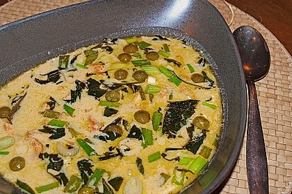 Gr&uuml;ne Kokosmilchsuppe mit H&auml;hnchen und Auberginen 1