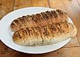 Gr&uuml;nes und rotes Pestobrot