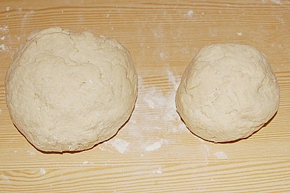 Gr&uuml;nes und rotes Pestobrot 1