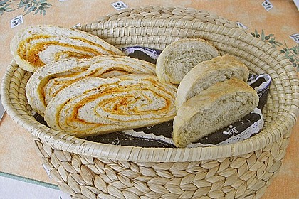 Gr&uuml;nes und rotes Pestobrot 11