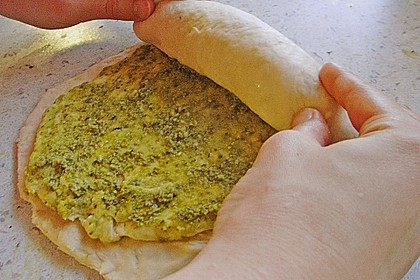 Gr&uuml;nes und rotes Pestobrot 14