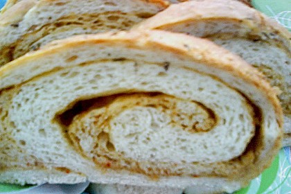 Gr&uuml;nes und rotes Pestobrot 21