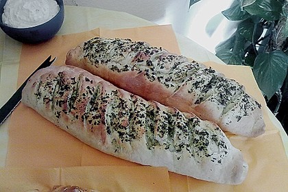 Gr&uuml;nes und rotes Pestobrot 26