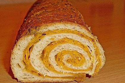 Gr&uuml;nes und rotes Pestobrot 30