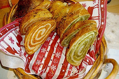 Gr&uuml;nes und rotes Pestobrot 33