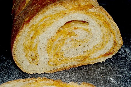 Gr&uuml;nes und rotes Pestobrot 37