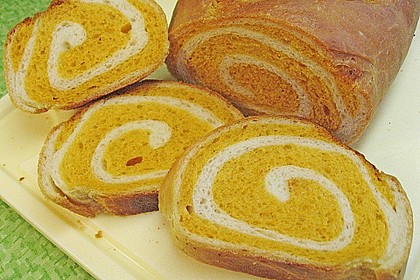 Gr&uuml;nes und rotes Pestobrot 53