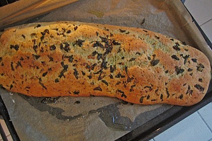 Gr&uuml;nes und rotes Pestobrot 57
