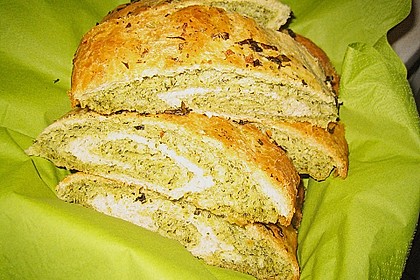 Gr&uuml;nes und rotes Pestobrot 58